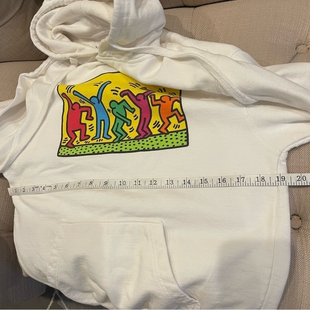 O:  Keith Haring Mens Dancing Pop Art Signature White Hoodie Sz S - Picture 2 of 7